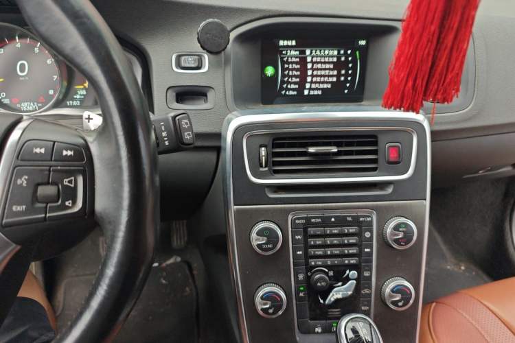 Used Volvo V60 2015 T5 Zhiya Edition Audio And AC Panel
