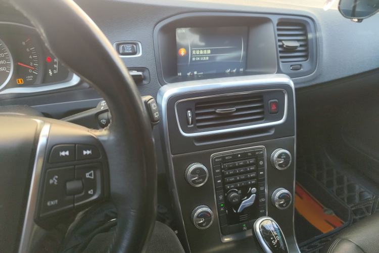 Used Volvo V60 2015 T5 Zhiyi Edition Audio And AC Panel