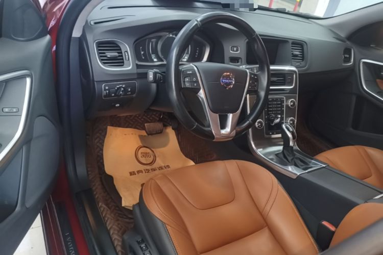 Used Volvo V60 2015 T5 Zhiya Edition Center Console