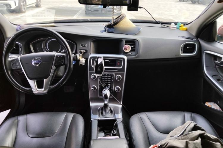 Used Volvo V60 2015 T5 Zhiyi Edition Center Console