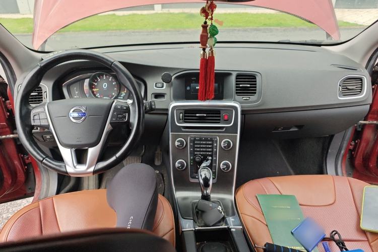 Used Volvo V60 2015 T5 Zhiya Edition Center Console