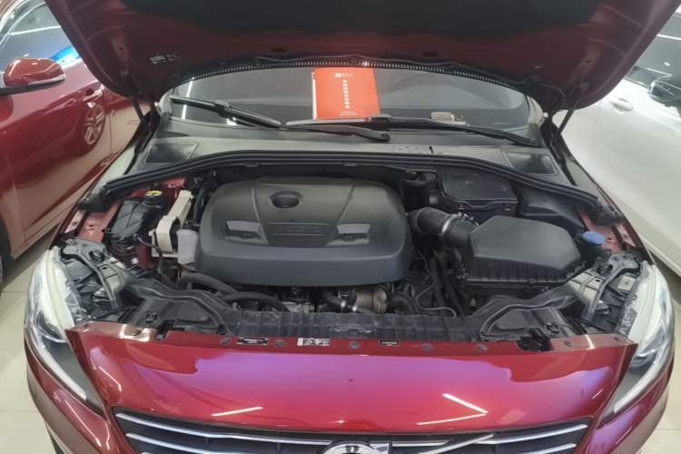 Used Volvo V60 2015 T5 Zhiya Edition Engine Bay
