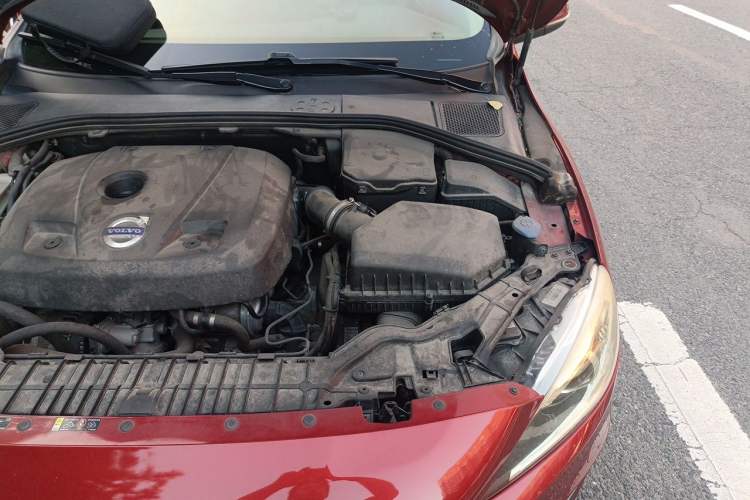 Used Volvo V60 2015 T5 Zhiyi Edition Engine Bay Left