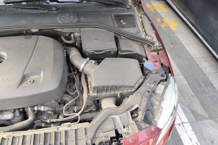 Used Volvo V60 2015 T5 Zhiyi Edition Engine Bay Left