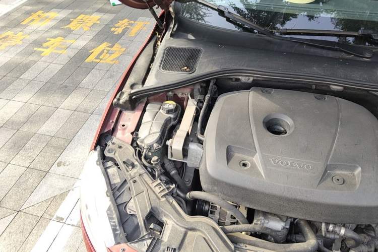 Used Volvo V60 2015 T5 Zhiyi Edition Engine Bay Right