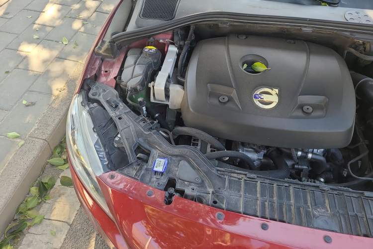 Used Volvo V60 2015 T5 Zhiya Edition Engine Bay Right