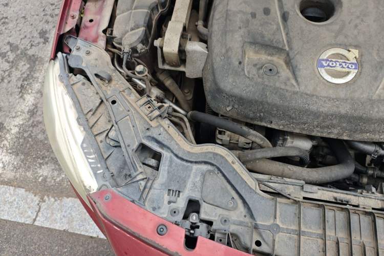 Used Volvo V60 2015 T5 Zhiya Edition Engine Bay Right