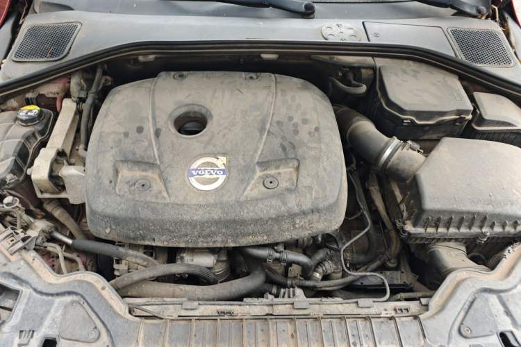 Used Volvo V60 2015 T5 Zhiya Edition Engine Bay