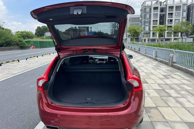 Used Volvo V60 2015 T5 Zhiyi Edition Exterior 2