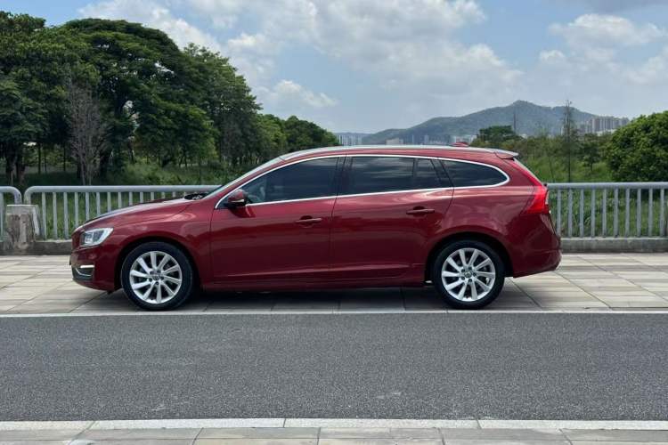 Used Volvo V60 2015 T5 Zhiyi Edition Exterior 3