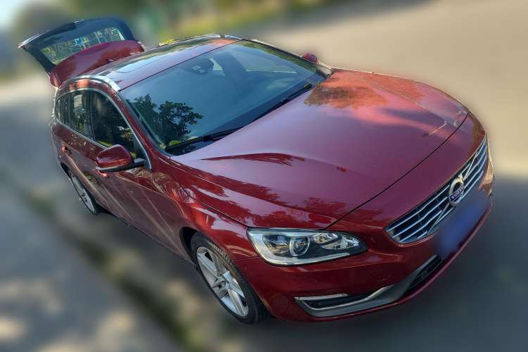 Used Volvo V60 2015 T5 Zhiya Edition Front Right 45 Deg