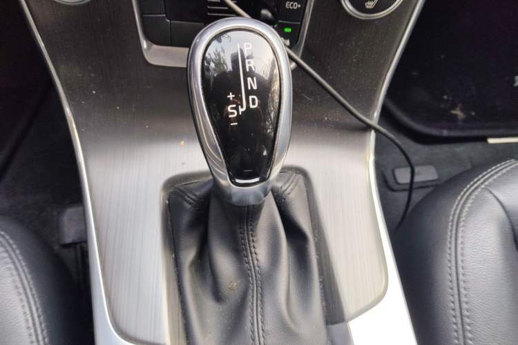 Used Volvo V60 2015 T5 Zhiyi Edition Gear Lever
