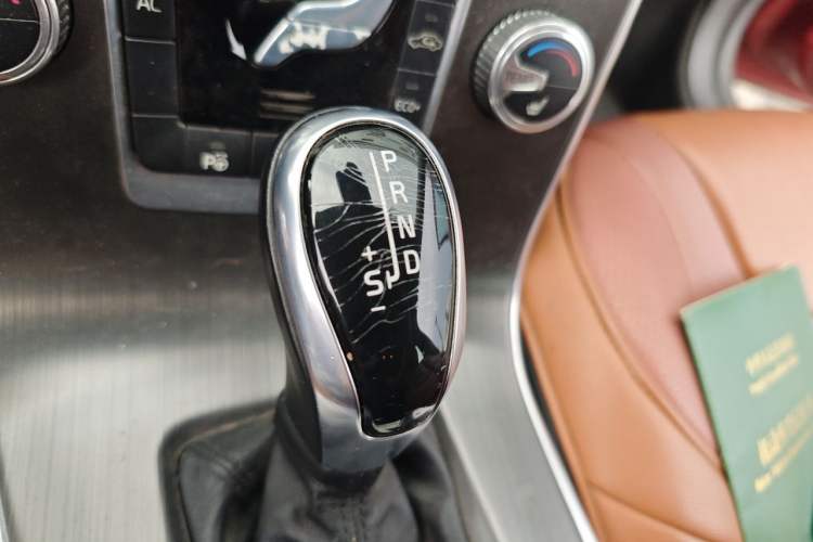 Used Volvo V60 2015 T5 Zhiya Edition Gear Lever