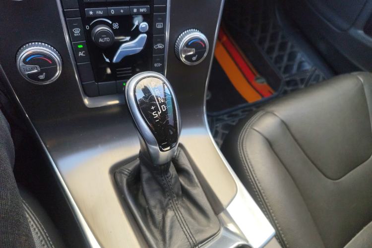 Used Volvo V60 2015 T5 Zhiyi Edition Gear Lever