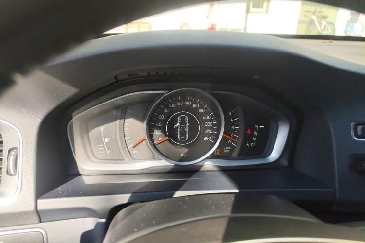 Used Volvo V60 2015 T5 Zhiyi Edition Instrument Cluster