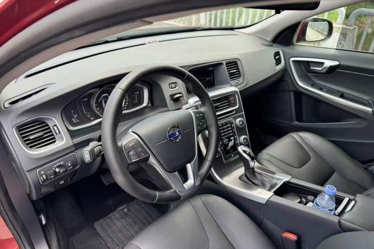 Used Volvo V60 2015 T5 Zhiyi Edition Interior 1
