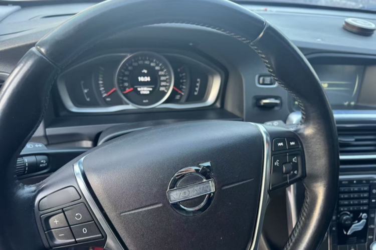 Used Volvo V60 2015 T5 Zhiyi Edition Interior 2