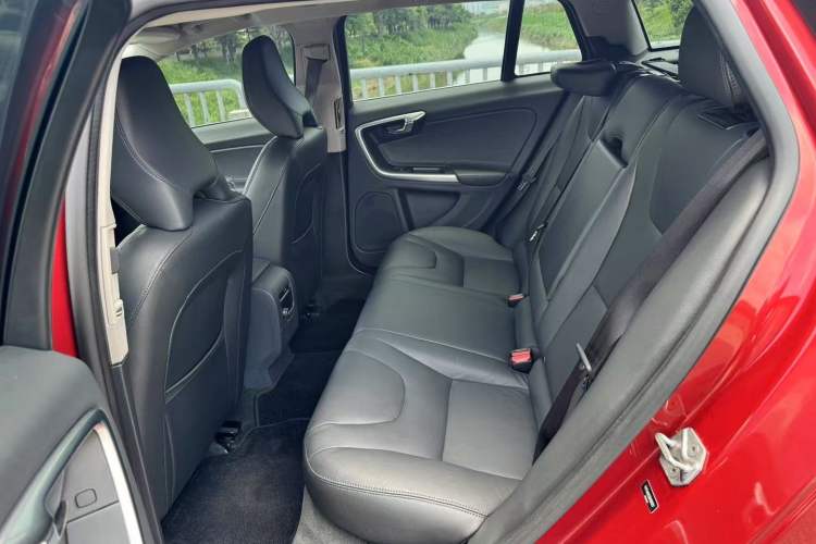 Used Volvo V60 2015 T5 Zhiyi Edition Interior 4