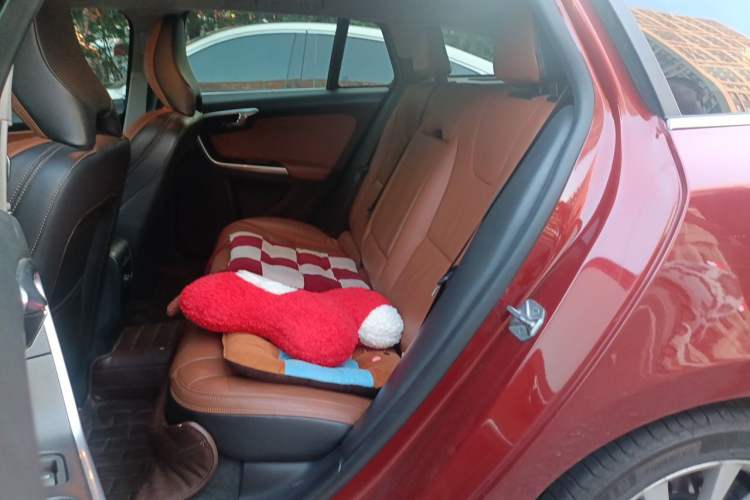 Used Volvo V60 2015 T5 Zhiyi Edition Left Rear Seat