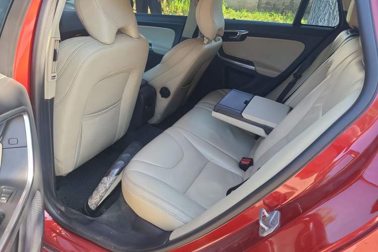 Used Volvo V60 2015 T5 Zhiya Edition Left Rear Seat