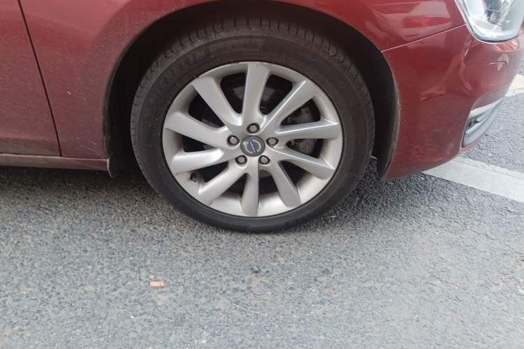 Used Volvo V60 2015 T5 Zhiyi Edition Right Front Wheel Hub