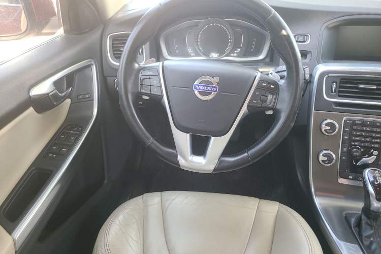 Used Volvo V60 2015 T5 Zhiya Edition Steering Wheel