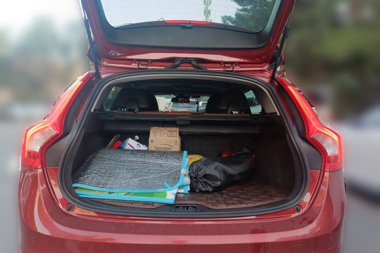 Used Volvo V60 2015 T5 Zhiyi Edition Trunk