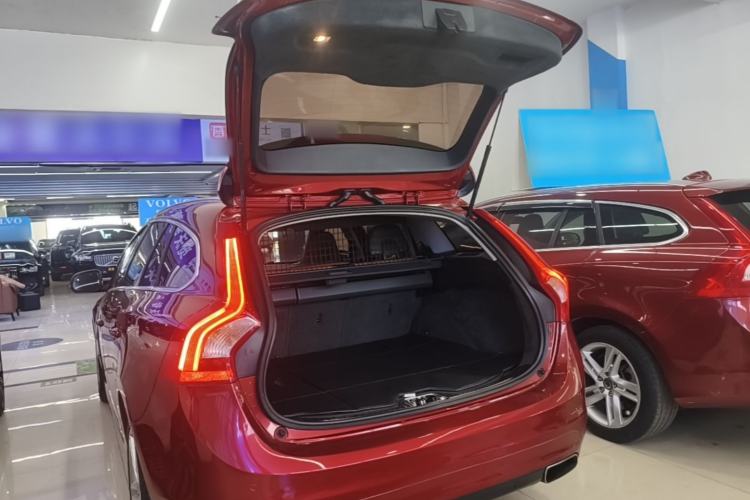 Used Volvo V60 2015 T5 Zhiya Edition Trunk
