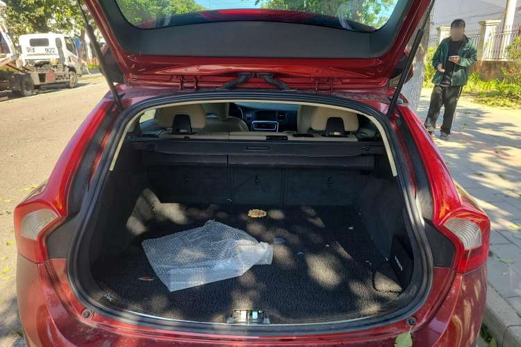 Used Volvo V60 2015 T5 Zhiya Edition Trunk