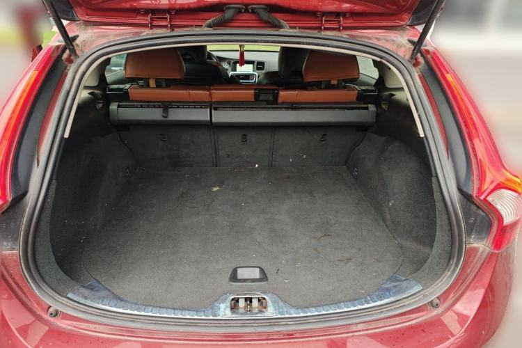 Used Volvo V60 2015 T5 Zhiya Edition Trunk