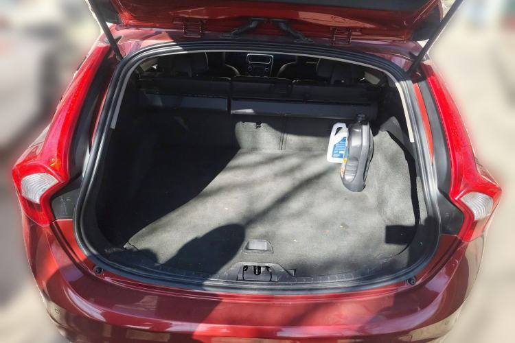 Used Volvo V60 2015 T5 Zhiyi Edition Trunk