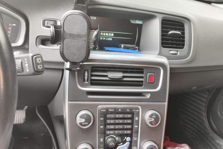 Used Volvo V60 2015 T5 Zhiya Edition Audio And AC Panel
