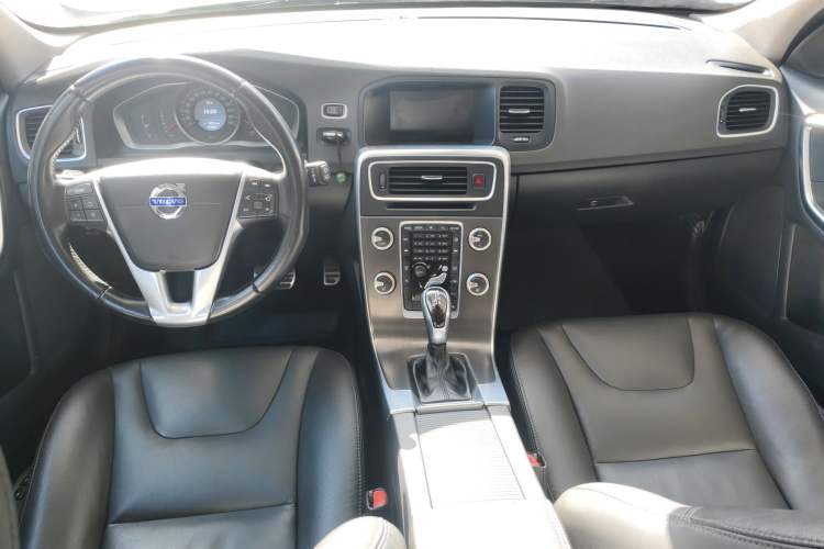Used Volvo V60 2015 T5 Zhiyi Edition Center Console