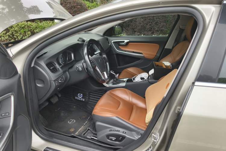 Used Volvo V60 2015 T5 Zhiya Edition Driver Seat
