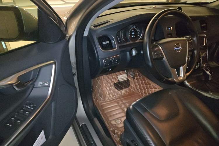 Used Volvo V60 2015 T5 Zhiyi Edition Driver Seat