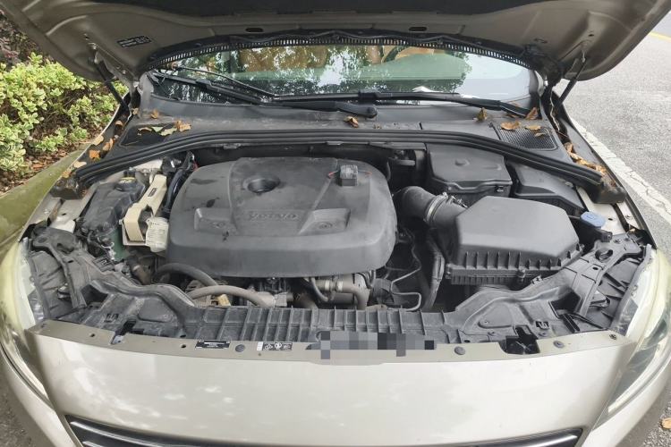 Used Volvo V60 2015 T5 Zhiya Edition Engine Bay