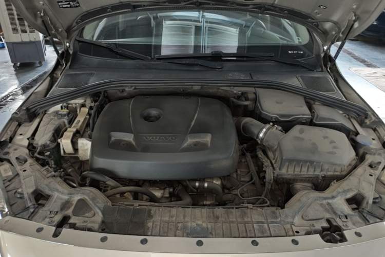 Used Volvo V60 2015 T5 Zhiyi Edition Engine Bay