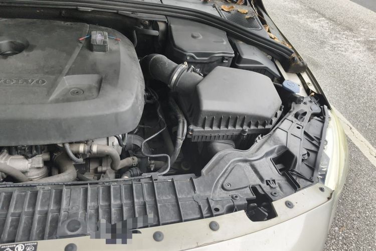 Used Volvo V60 2015 T5 Zhiya Edition Engine Bay Left