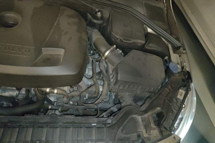 Used Volvo V60 2015 T5 Zhiyi Edition Engine Bay Left