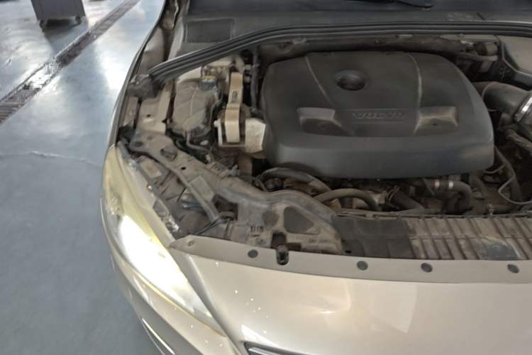 Used Volvo V60 2015 T5 Zhiyi Edition Engine Bay Right