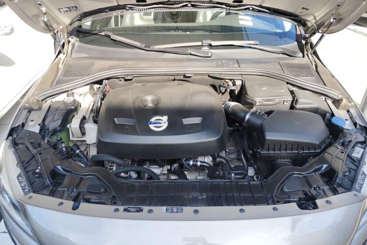 Used Volvo V60 2015 T5 Zhiyi Edition Engine Bay