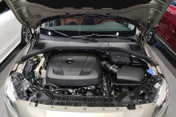Used Volvo V60 2015 T5 Zhiya Edition Engine Bay