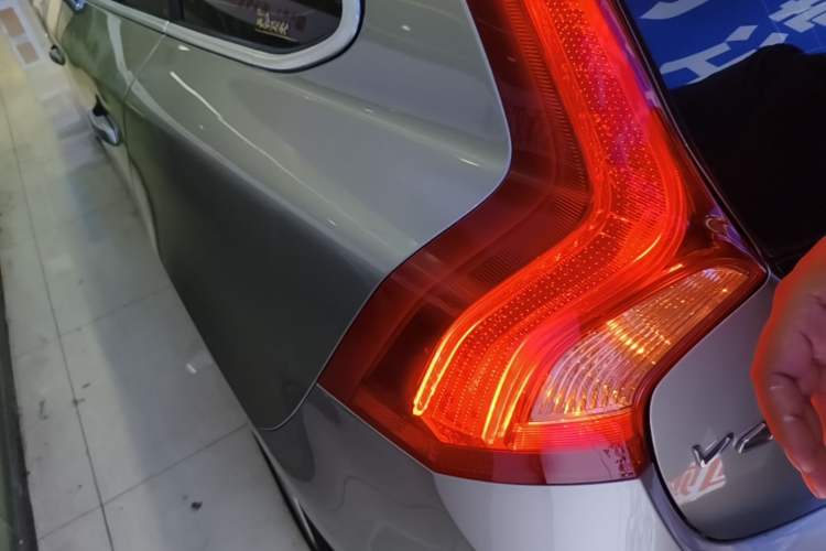 Used Volvo V60 2015 T5 Zhiyi Edition Exterior 2