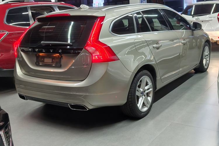Used Volvo V60 2015 T5 Zhiya Edition Exterior 4