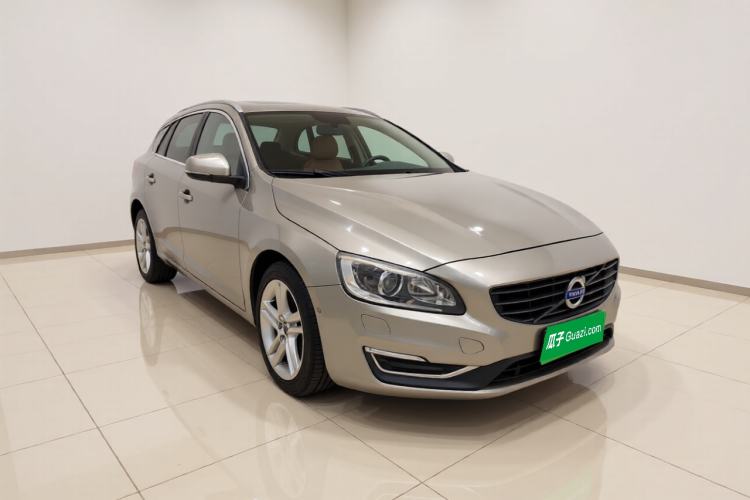 Used Volvo V60 2015 T5 Zhiya Edition Front Right 45 Deg