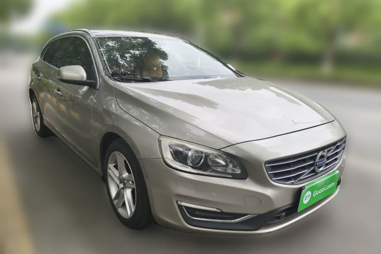 Used Volvo V60 2015 T5 Zhiya Edition Front Right 45 Deg