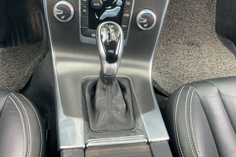 Used Volvo V60 2015 T5 Zhiya Edition Gear Lever