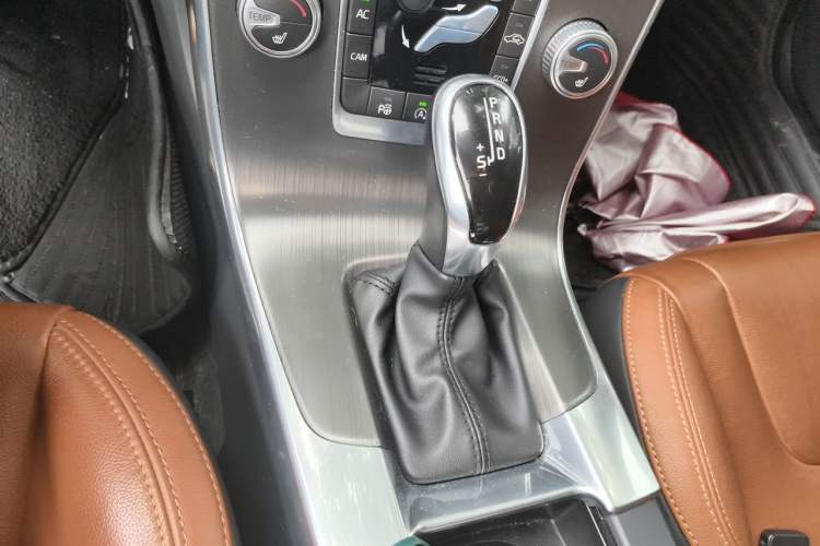 Used Volvo V60 2015 T5 Zhiya Edition Gear Lever