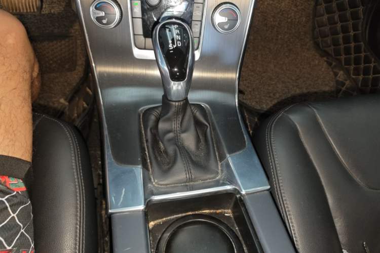 Used Volvo V60 2015 T5 Zhiyi Edition Gear Lever