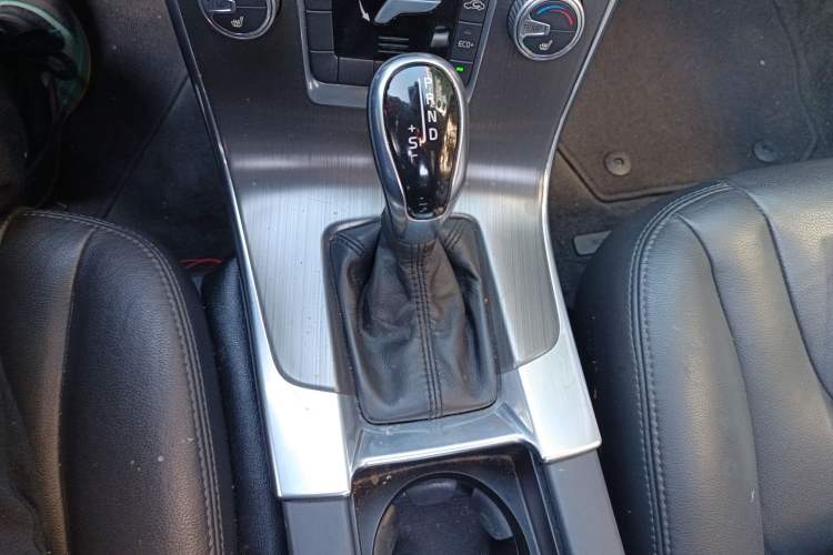 Used Volvo V60 2015 T5 Zhiyi Edition Gear Lever
